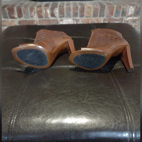 ❗ SOLD ❗ 🥰 DVF Laser Cut Booties - Picture 8 of 11